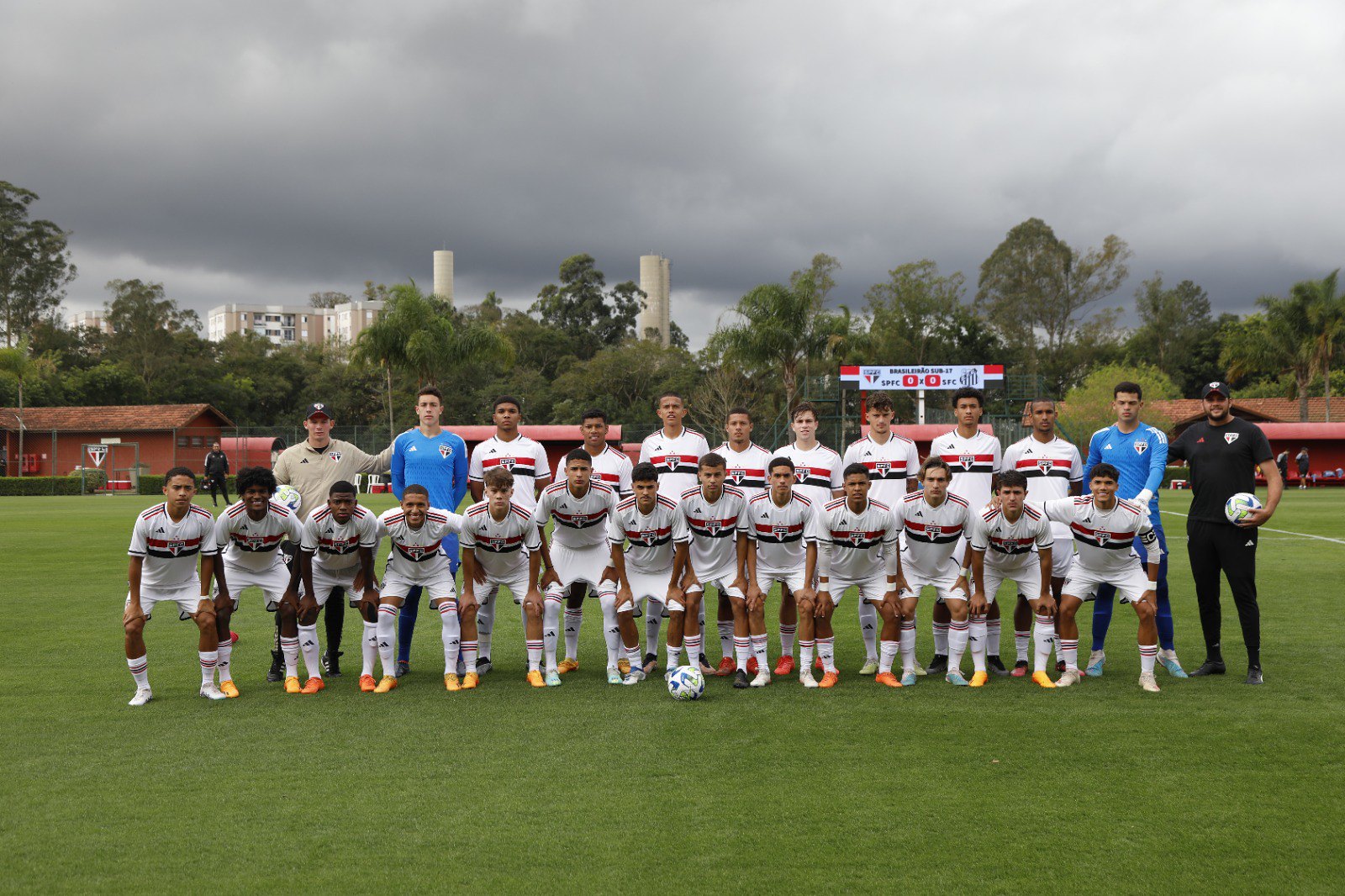 sub-17 do São Paulo entra em campo nesta quarta-feira para defender liderança e se classificar