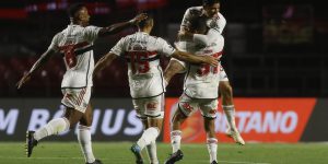 São Paulo vence o Coritiba e espanta má fase no Brasileirão