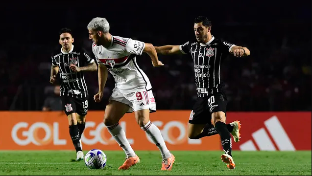 São Paulo vence o Corinthians de virada no Morumbi