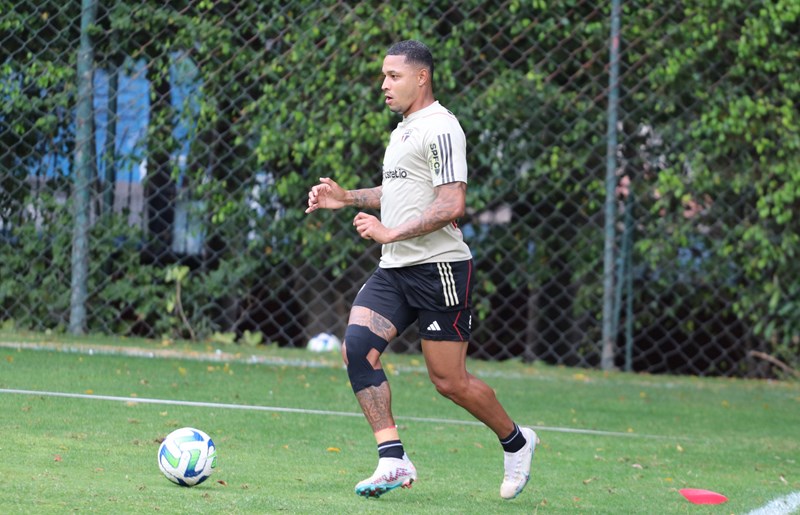 David treina normalmente e pode ser um dos reforços do Tricolor para a Copa do Brasil.