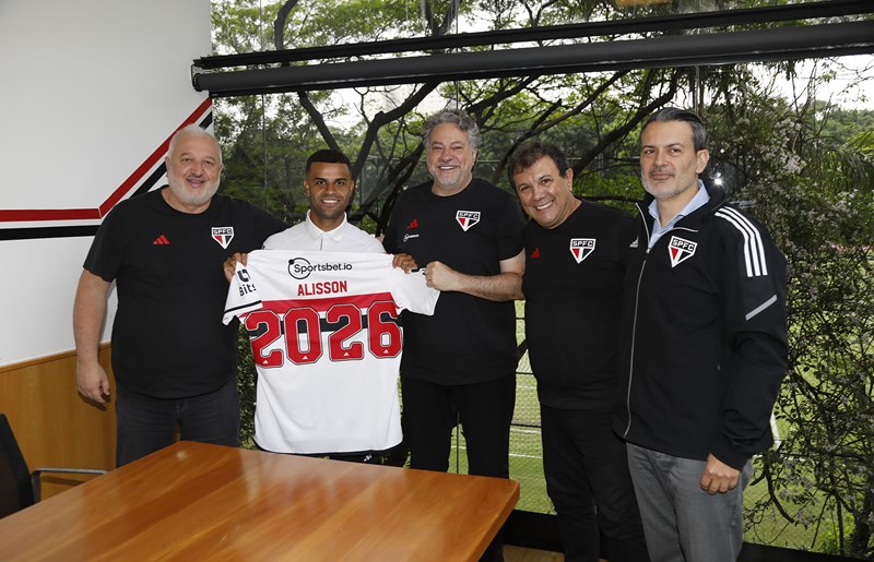 São Paulo anuncia renovação com Alisson