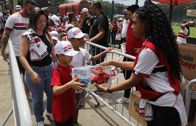 Crianças ganharam presentes no Morumbi | São Paulo faz ação de comemoração ao dia das crianças