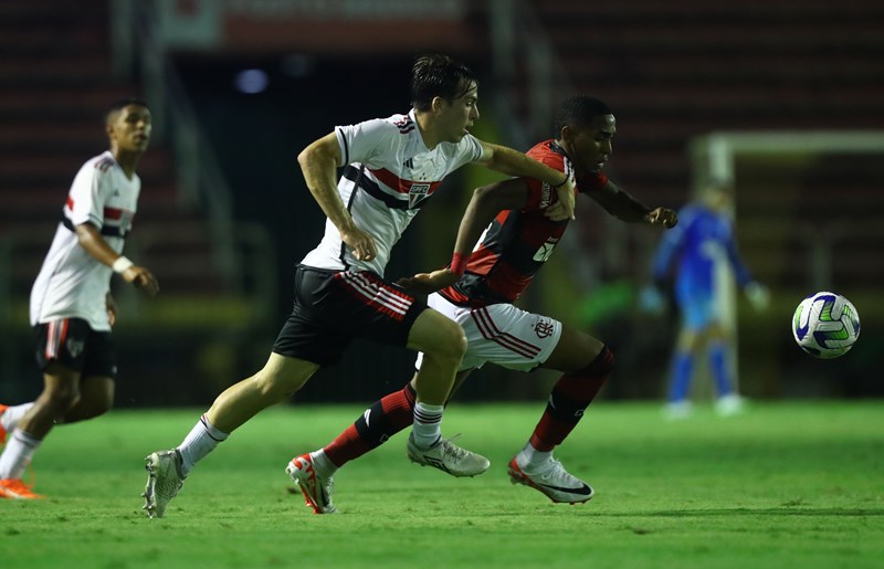 São Paulo vence Flamengo e tem vantagem por vaga na final