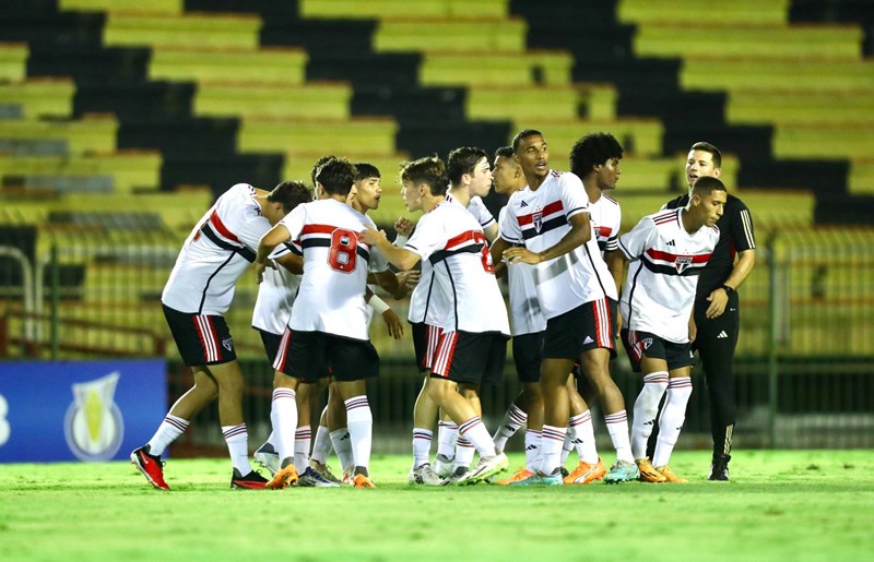 Sub-17 enfrenta o Palmeiras em busca do título Brasileiro