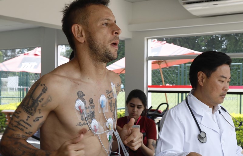 Titulares do São Paulo passam por exames cardiológicos 