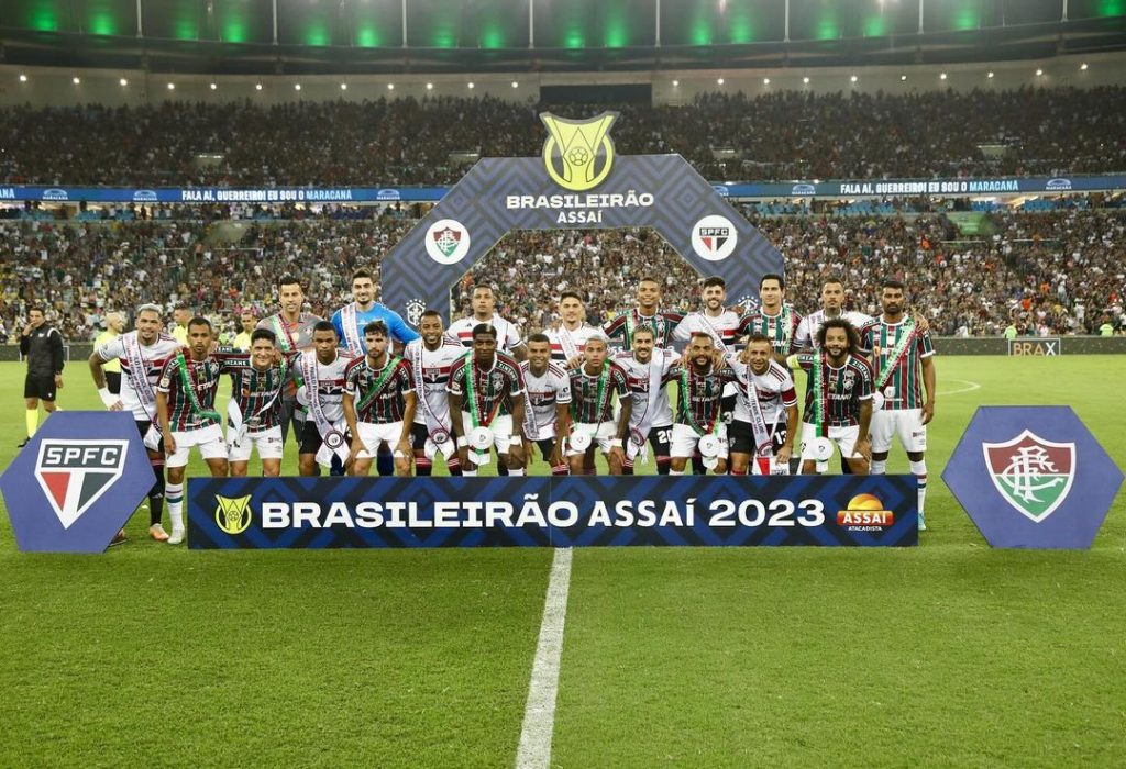 Festa de campeões: Fluminense e São Paulo trocam faixas antes da partida