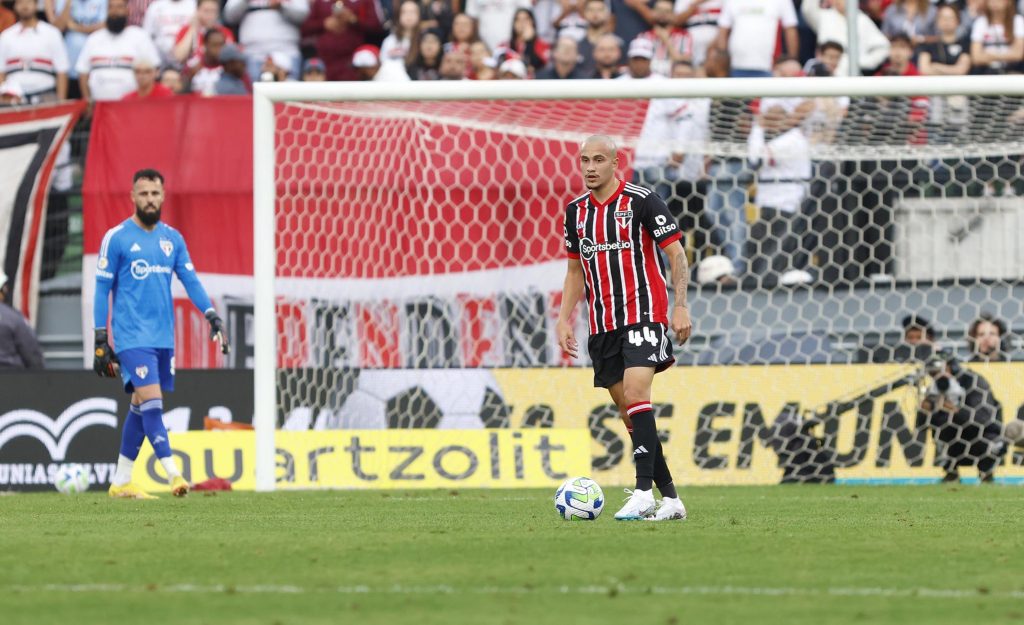 Zagueiros podem estar de saída do São Paulo ao fim da temporada