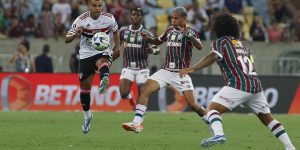 São Paulo sofre derrota para o Fluminense após troca de faixas