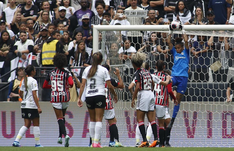 São Paulo sofre goleada e fica com o vice do Paulistão Feminino