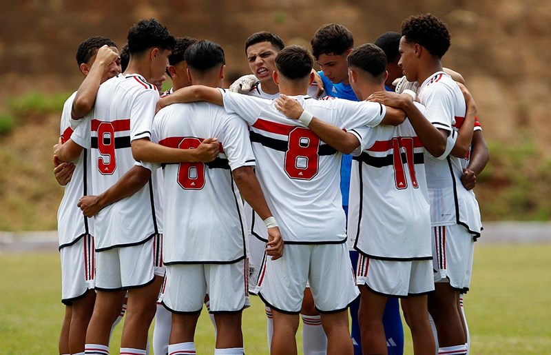 São Paulo bate o Santos e se prepara para enfrentar outro rival em decisão