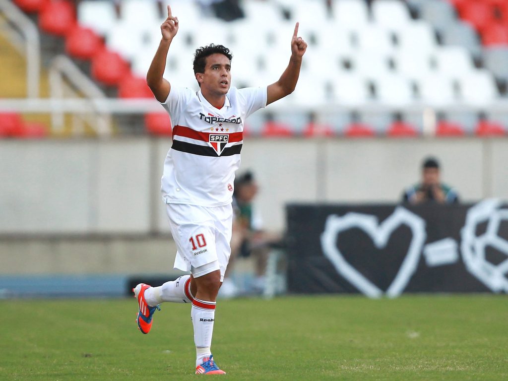 Ex-jogador revela problemas com Muricy e troca de São Paulo por rival