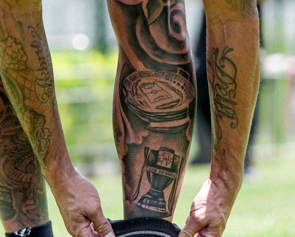 Alan Franco faz tatuagens em homenagem ao São Paulo; confira 
