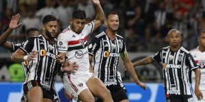 São Paulo sofre derrota para o Atlético MG em jogo decidido nos acréscimos