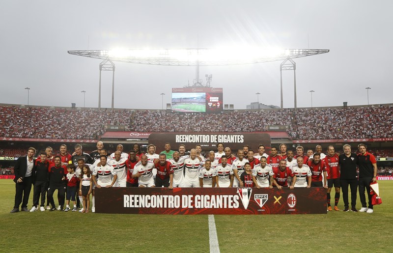 São Paulo goleia o Milan no Reencontro de Gigantes