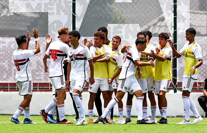 São Paulo vence Santos Laguna e conquista a terceira vitória na Adidas Cup