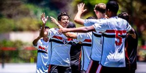 São Paulo goleia Flamengo e segue 100% na Adidas Cup
