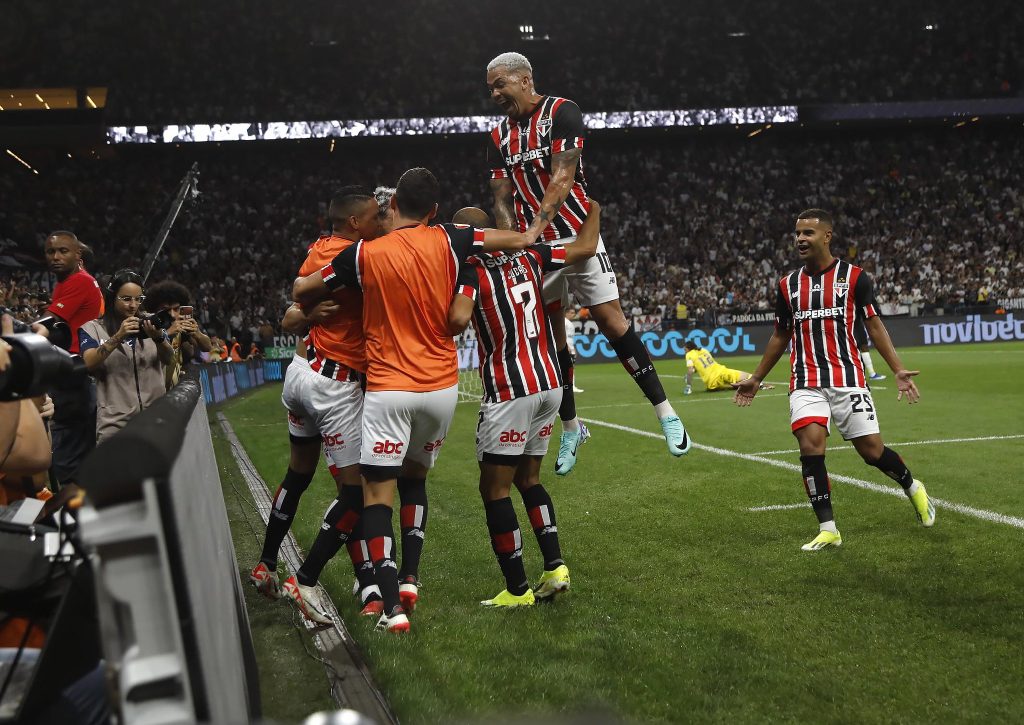 São Paulo vence o Corinthians e quebra tabu na Neo Química Arena