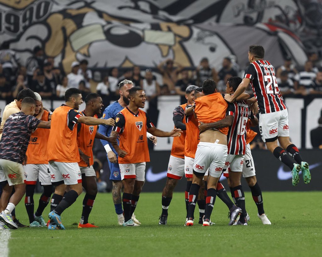 São Paulo tira sarro da vitória sobre o Corinthians em Itaquera; veja provocações