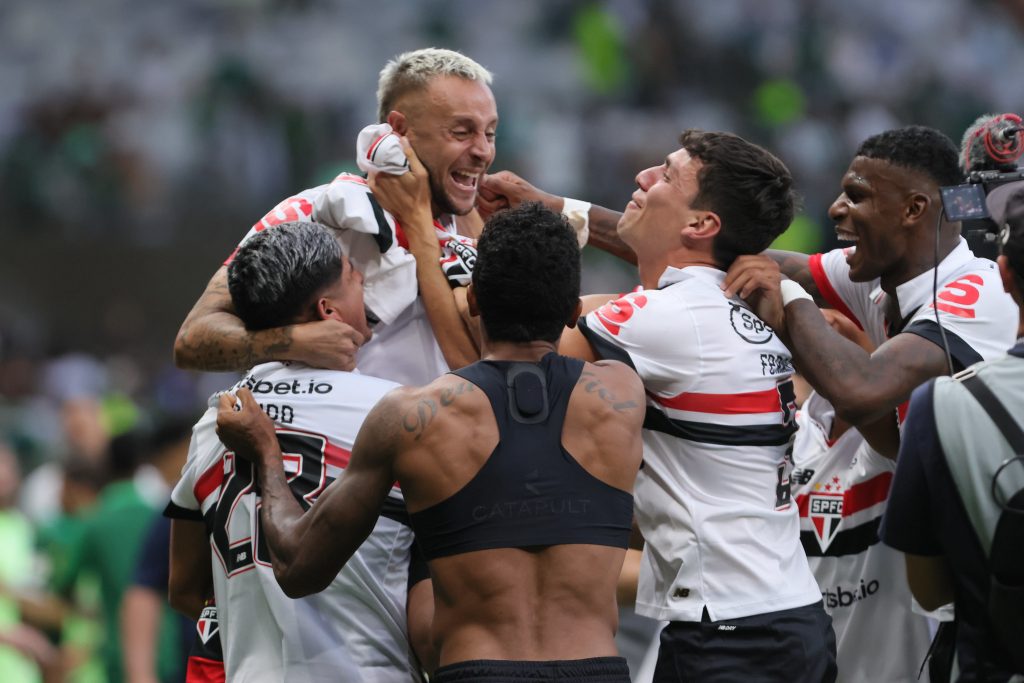 Rafinha provoca Caio Paulista e rivais do São Paulo após título; veja vídeos